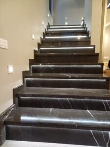 Мраморные ступени для лестниц по выгодной цене