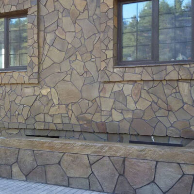 Отделка фасада камнем в Сочи от компании Mercedestone